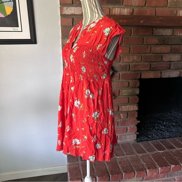 Free People Greatest Day Floral Print Smocked Mini Dress in Red Sz M - Picture 4 of 7